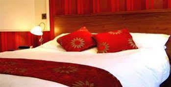 The Railway Inn Galmpton Экстерьер фото